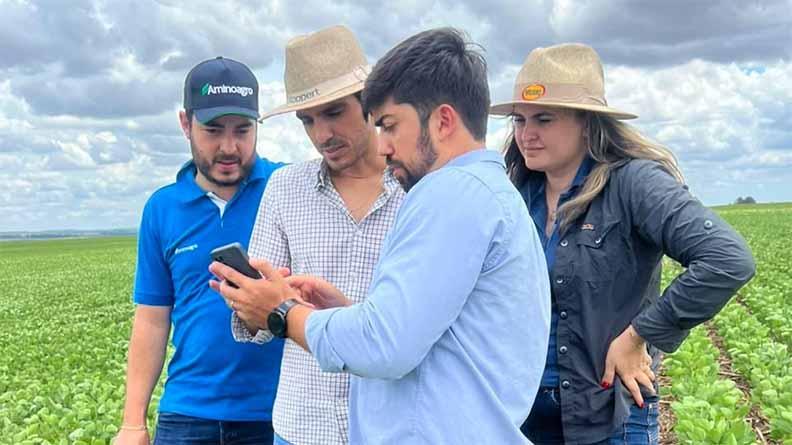 Farmers and agronomists examine the in-field results from ICL's NutroScan crop nutrient diagnostic tool